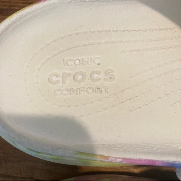 CROCS Water Shoes - Multicolor Tie-Dye Crocs Classic Clogs rainbow bright - Picture 6 of 8